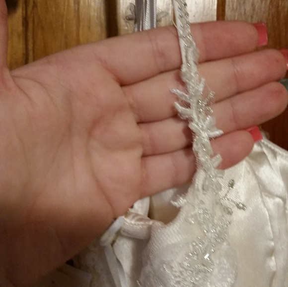 Wedding dress - Picture 4 of 5